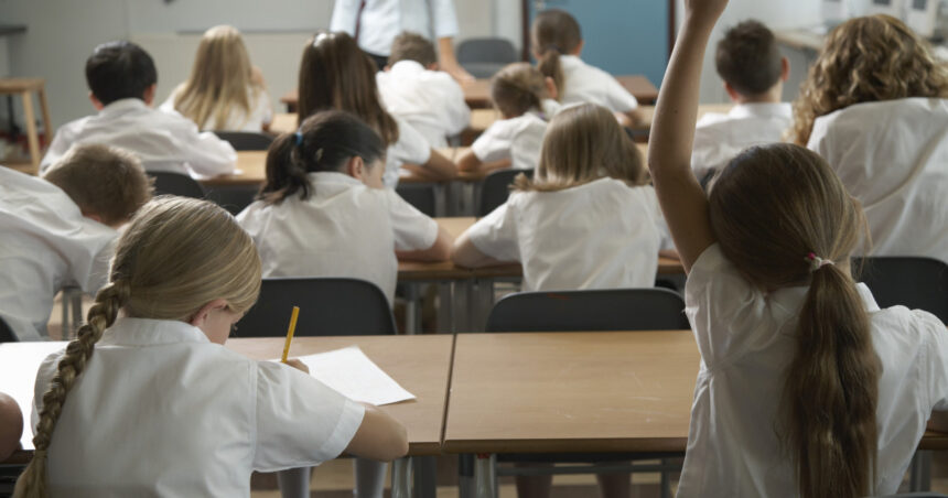În anul de învățământ 2025-2026, se va renunța la diverse tipuri de burse școlare. Ministrul Educației: „Resursele financiare nu ne mai permit” 1 in anul scolar 2025 2026 vor fi eliminate mai multe categorii de burse scolare ministrul educatiei nu ne mai permitem financiar 685e39ba50b51