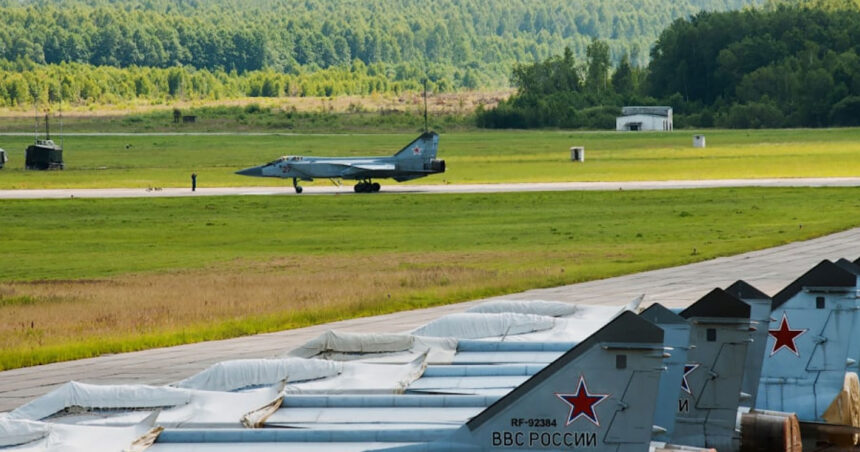 O nouă lovitură ucraineană asupra unei baze aeriene ruse: un MiG-31K, capabil să lanseze rachete Kinjal, printre aeronavele afectate (raport) 1 inca o baza aeriana rusa atacata de ucraineni printre avioanele lovite un mig 31k folosit la lansarea de rachete kinjal raport 684696ec58c5a