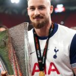 Un nou trofeu pe cale să strălucească pentru Drăgușin? Detalii despre confruntarea PSG - Tottenham în Supercupa Europei, cu mize impresionante! 3 inca un trofeu european pentru dragusin cand se joaca psg tottenham in supercupa europei partida se disputa pe bani grei 683c0253e8fdd
