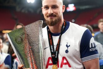 inca un trofeu european pentru dragusin cand se joaca psg tottenham in supercupa europei partida se disputa pe bani grei 683c0253e8fdd