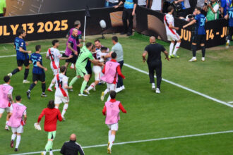 incaierare pe teren dupa meciul inter milano river plate ce a facut chivu 685d7dcaed330