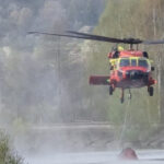 Flăcările mistuie vegetația de pe Clisura Dunării. Salvatorii luptă de trei zile, având alături două elicoptere Black Hawk. 3 incendii de vegetatie pe clisura dunarii pompierii intervin de trei zile cu sprijinul a doua elicoptere black hawk 68569da4361d3
