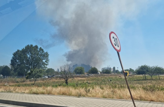 Flăcări devastatoare în vegetația uscată din apropierea Celsy, pe drumul spre Ovidiu, și în zona RO-RO, între Agigea și Eforie 1 incendii de vegetatie uscata in zonele celsy la iesire din ovidiu si ro ro intre agigea si eforie 68568e9a8b244