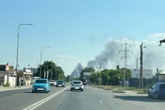 incendiu auto in constanta pe strada varful cu dor nor gros de fum deasupra cartierului 68595bd557ba1