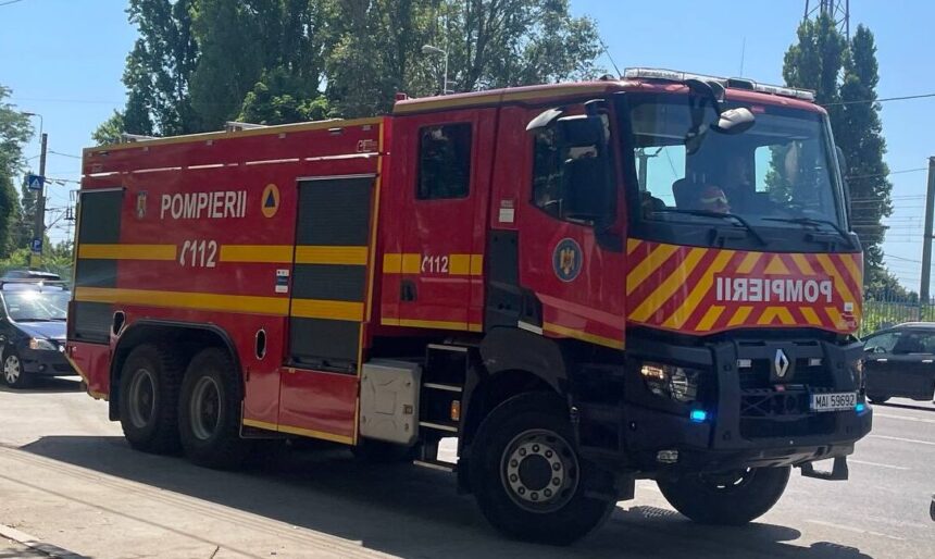 Flăcări devastatoare în vegetația uscată la poarta Mamaiei, lângă secția RAJA 1 incendiu de vegetatie uscata la intrarea in mamaia in apropierea sectiei raja 6858232a82609