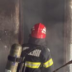 Flăcări pe balcon: Incendiu devastator în zona Palas, doi bărbați răniți și trei garsoniere inundate de fum 3 incendiu intr o bucatarie improvizata pe balcon in zona palas doi barbati raniti trei garsoniere afectate de fum 6862794e04ecf
