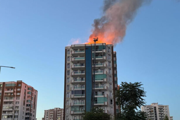 incendiu la o cladire cu 13 etaje in sud estul turciei trei morti dintre care doi copii 68420eb829959