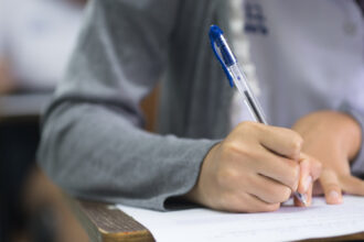 incep probele scrise ale examenului de bacalaureat cu limba si literatura romana elevii vor putea vedea lucrarile dupa evaluare 6847d73e64854