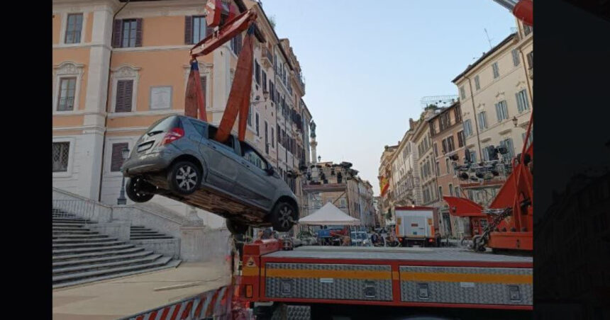 Aventură neobișnuită în inima Romei: Un octogenar s-a împotmolit cu automobilul pe renumitele Trepte Spaniole 1 incident ciudat la roma un batran de 80 de ani a ramas blocat cu masina pe celebrele trepte spaniole 6851c492b9724