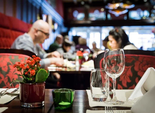 București, pe harta globală a meselor de seară: Unde găsești cele mai tardive cine și orașele cu cele mai devreme închideri ale restaurantelor 1 inedit bucuresti intr un clasament al oraselor din lume unde poti lua cina tarziu orasele unde restaurantele trag obloanele cel mai devreme 68557edba6edb