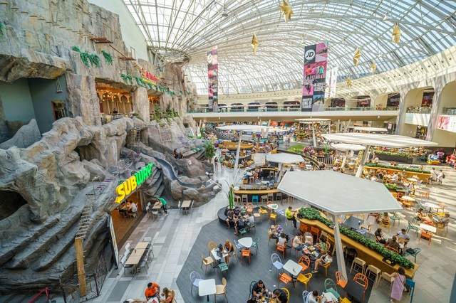 REVENIREA MALL-URILOR DIN ROMÂNIA: Recorduri financiare în retail, în ciuda provocărilor inflației. O nouă eră de conducere și o schimbare surprinzătoare în clasament! 1 infografic mall urile din romania cele mai mari incasari din istoria pietei moderne de retail in pofida inflatiei noua schimbare de lider si o eliminare din clasament 6859cb3c6e744