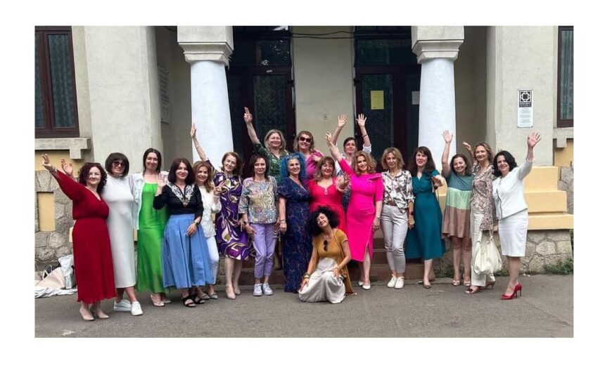Reuniune emoționantă după trei decenii: Anamaria Ciobotaru, directoarea Colegiului Pedagogic din Constanța, revine alături de fostele sale colegii de liceu 1 intalnire dupa 30 de ani de la absolvire directoarea colegiului pedagogic din constanta anamaria ciobotaru alaturi de fostele colege de liceu 685aaa05c1466