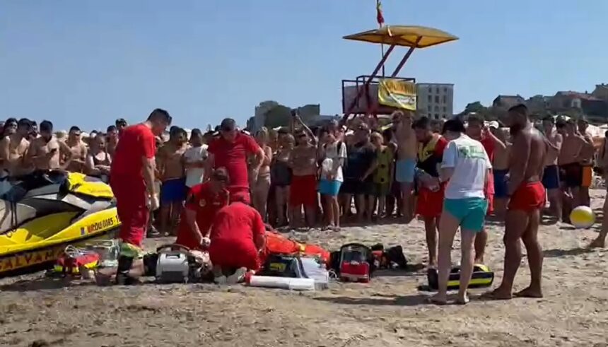 Salvarea dramatică de pe plaja Modern: O persoană recuperată din valuri! 1 interventie de urgenta pe plaja modern o persoana a fost scoasa din mare 6845806b77734
