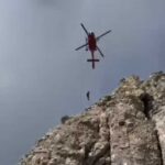 Misiune provocatoare pentru salvamontiști: recuperarea a patru turiști prinsi în Capcanele Morarului din Bucegi 3 interventie dificila a salvamontistilor pentru recuperarea a 4 persoane blocate in acele morarului din bucegi 683c3df139ff7