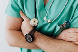 investigatie medicii britanici au folosit un software ai neomologat pentru a transcrie discutiile din timpul consultatiilor pacientilor 685a9779b7499