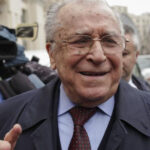 Ion Iliescu a reușit să se recupereze „cu ajutor de la marginea patului”. Detalii de la medicii despre sănătatea fostului șef de stat 3 ion iliescu a reusit sa se ridice cu sprijin la marginea patului anuntul medicilor despre starea fostului presedinte 684eb13369450