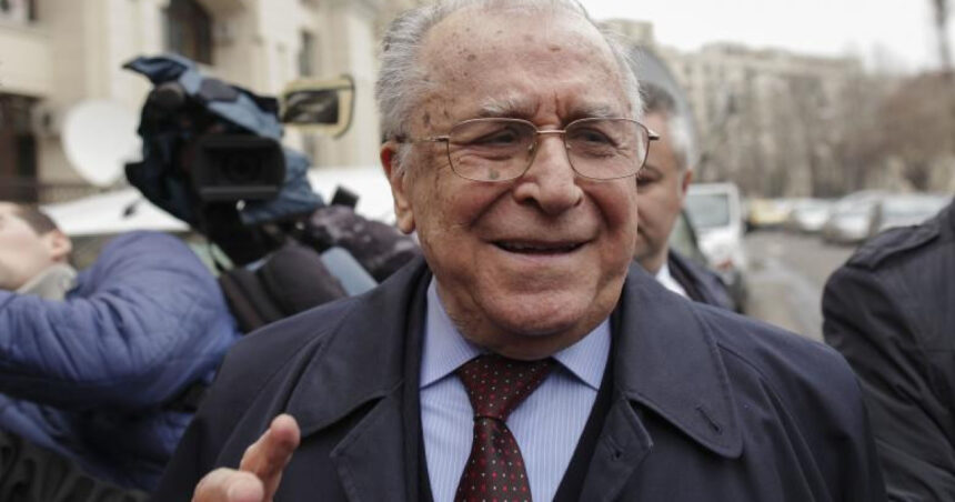 Ion Iliescu a reușit să se recupereze „cu ajutor de la marginea patului”. Detalii de la medicii despre sănătatea fostului șef de stat 1 ion iliescu a reusit sa se ridice cu sprijin la marginea patului anuntul medicilor despre starea fostului presedinte 684eb13369450