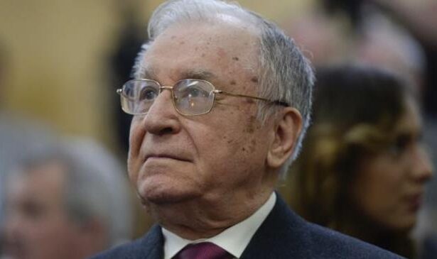 ion iliescu diagnosticat cu cancer pulmonar acesta a fost supus unei interventii 684fe8656e573