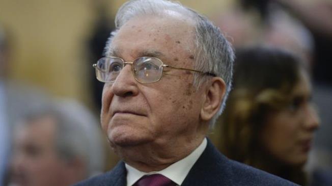 Ion Iliescu, diagnosticat cu cancer la plămâni, a trecut printr-o intervenție medicală. 1 ion iliescu diagnosticat cu cancer pulmonar acesta a fost supus unei interventii 684fe8656e573