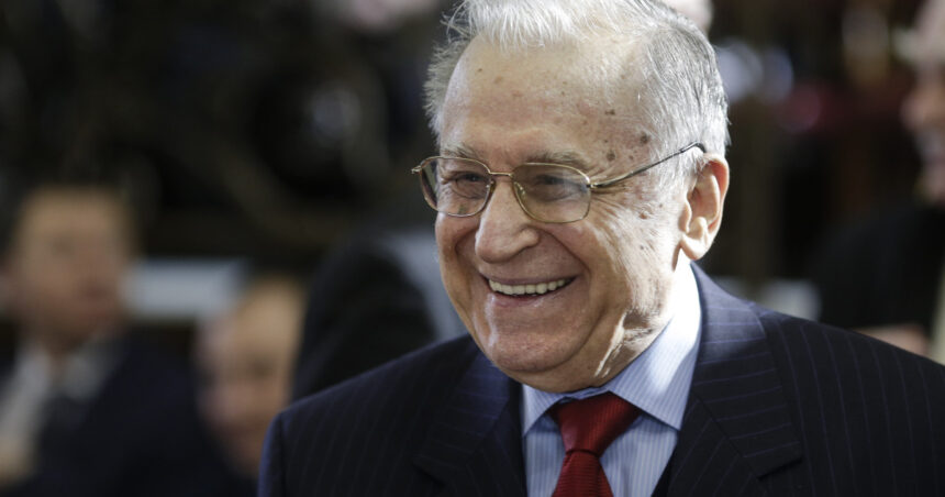 Ion Iliescu dezvăluie motivele pentru care l-a congratulat pe Nicușor Dan după scrutinul prezidențial: „M-aș fi bucurat de victoria unui reprezentant PSD” 1 ion iliescu explica de ce l a felicitat pe nicusor dan dupa alegerile prezidentiale m as fi bucurat sa fi castigat un candidat psd 6853f3b32c3e0