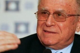 ion iliescu internat la terapie intensiva cu simptomatologie respiratorie si stare generala alterata 68481f6ad2250