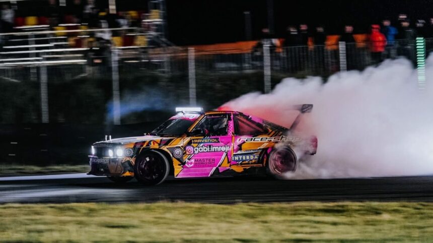 Noapte de neuitat la Transilvania Motor Ring: Gabi Imre Jr. triumfă în prima etapă de drift organizată sub cerul înstelat! 1 istorie scrisa la transilvania motor ring gabi imre jr castiga prima etapa de drift desfasurata integral noaptea 685a5bff1cac5