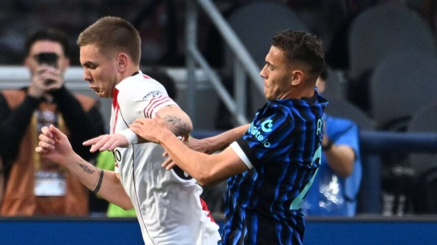 Reacțiile entuziaste ale italienilor după ce Chivu a dus Inter în faza eliminatorie a Mondialului Cluburilor! 1 italienii au reactionat imediat dupa ce chivu a calificat o pe inter in optimile mondialului cluburilor 685cc6984a540