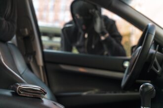 jaf ca n filme in piata tomis iii din constanta condamnare redusa pentru barbatul care a furat 70 000 de lei dintr un mercedes gle 683d15251edfc