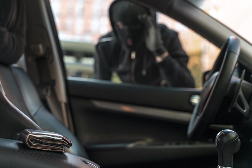 În stil de film: Hoție spectaculoasă în piața Tomis III! Pedepse mai blânde pentru individul care a sustras 70.000 de lei dintr-un Mercedes GLE 1 jaf ca n filme in piata tomis iii din constanta condamnare redusa pentru barbatul care a furat 70 000 de lei dintr un mercedes gle 683d15251edfc