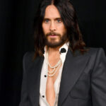 Jared Leto, în centrul unei controverse: nouă femei îl acuză de comportament inadecvat și acte de hărțuire – „Era conștient de vârsta noastră, dar nu a avut nicio remușcare” 3 jared leto acuzat de noua femei de comportament de pradator si gesturi inacceptabile stia ce varsta aveam si nu i a pasat 6845c3f0c380a