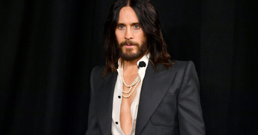 Jared Leto, în centrul unei controverse: nouă femei îl acuză de comportament inadecvat și acte de hărțuire – „Era conștient de vârsta noastră, dar nu a avut nicio remușcare” 1 jared leto acuzat de noua femei de comportament de pradator si gesturi inacceptabile stia ce varsta aveam si nu i a pasat 6845c3f0c380a