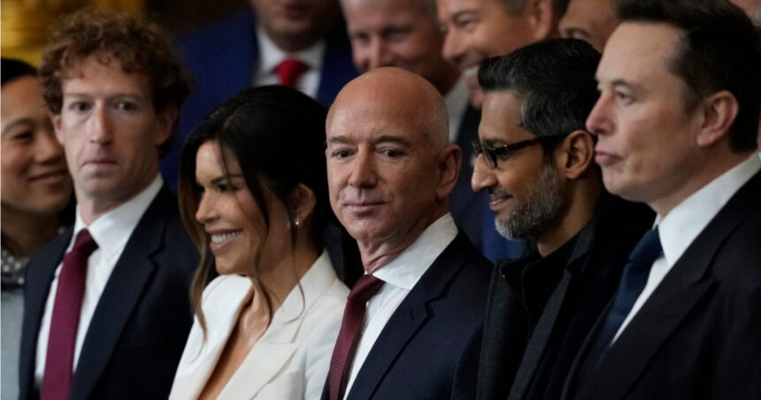 Jeff Bezos și Blue Origin vizează tensiunile dintre Trump și Musk pentru a-și avansa planurile 1 jeff bezos si blue origin incearca sa profite de raceala dintre trump si musk 685fb2430a010