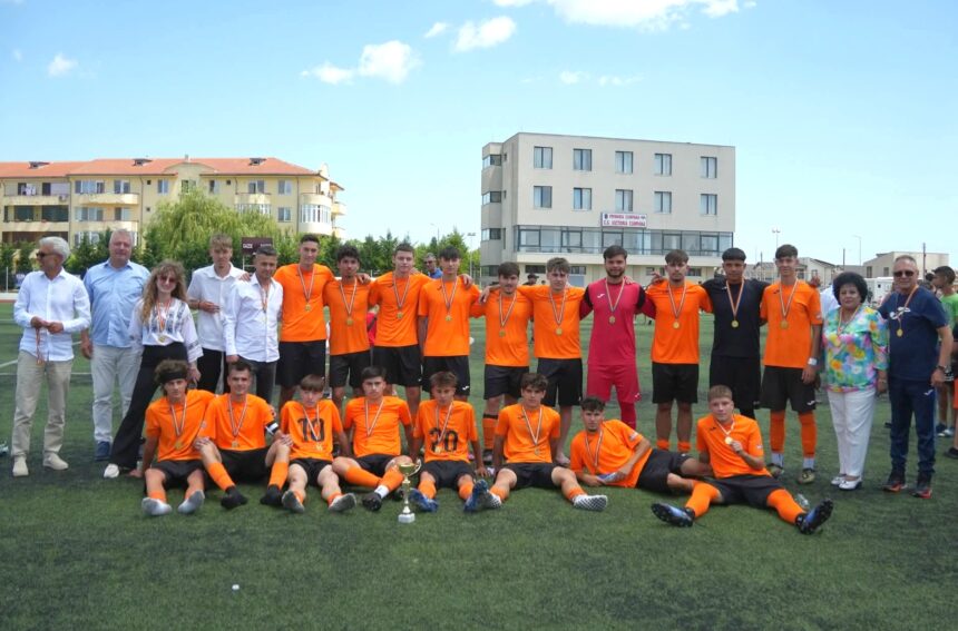 Victoria Cumpăna își sărbătorește juniorii sub 19 ani, campioni ai Euroregiunii Sud-Est! 1 juniorii sub 19 ani de la victoria cumpana sunt campionii euroregiunii sud est 6858687fd7c78