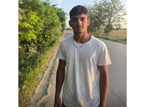 la 17 ani ianis marian buruian din mangalia este eroul care a salvat viata unei turiste la costinesti baiatul s a aruncat fara ezitare in valurile furioase 684869a7850b6