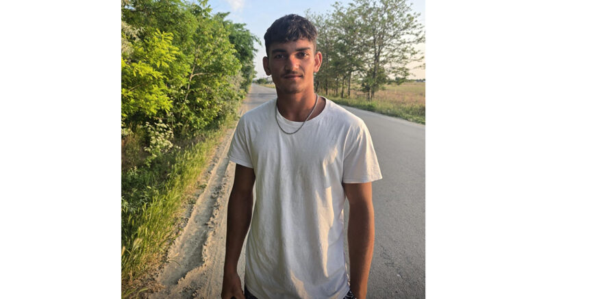 La doar 17 ani, Ianis Marian Buruian din Mangalia devine eroul salvator al unei turiste în pericol la Costinești, sărind cu curaj în valurile tumultoase. 1 la 17 ani ianis marian buruian din mangalia este eroul care a salvat viata unei turiste la costinesti baiatul s a aruncat fara ezitare in valurile furioase 684869a7850b6