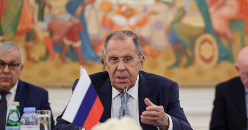 Lavrov afirmă: „Occidentul nu va reuși să subjuge Rusia utilizând Ucraina ca pe un pion” 1 lavrov spune ca occidentul nu va invinge rusia folosindu se de ucraina pe post de berbec 68614cd12f8ce