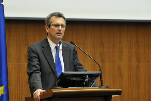 lazea bnr deficitul mare a fost normalizat in discursul public cresterea salariilor si pensiilor peste productivitate a generat inflatie si deficit extern 68401d1aa6423