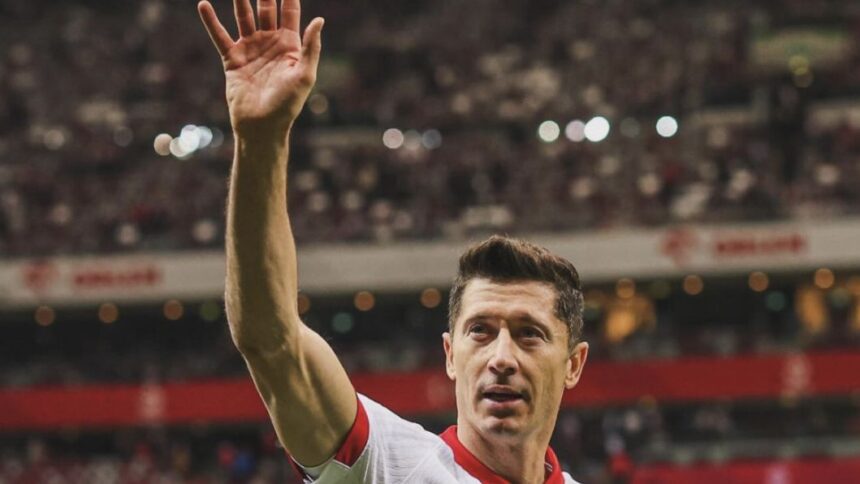 Lewandowski, sub lupă: reacțiile polonezilor la decizia sa de a se retrage din echipa națională 1 lewandowski crucificat ce spun polonezii despre retragerea sa de la nationala 684826720f77f