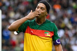 live blog meciul lui ronaldinho la sports festival e de la 1800 pe pro arena si voyo cum arata echipa brazilianului vedete si in nationala romaniei 684d8bcb54c55