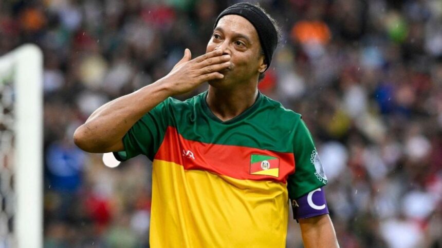 Ronaldinho strălucește la Sports Festival: Detalii despre meciul de la ora 18:00 pe Pro Arena și VOYO, echipa brazilianului și starurile naționalei României! 1 live blog meciul lui ronaldinho la sports festival e de la 1800 pe pro arena si voyo cum arata echipa brazilianului vedete si in nationala romaniei 684d8bcb54c55