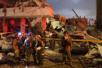 live text alarmele au sunat azi noapte in israel 7 morti in atacurile lansate de iran israelul a lovit ministerul apararii de la teheran 684e63c127584