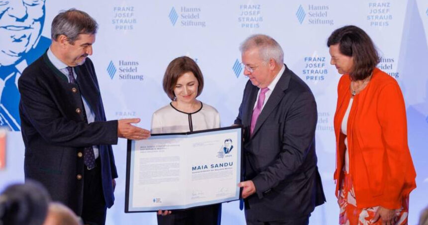 Maia Sandu, distinsă în Germania cu Premiul Franz Josef Strauss, va redirecționa bursa către o cauză nobilă. 1 maia sandu a primit in germania premiul franz josef strauss a decis sa doneze suma de bani care insoteste distinctia 6856fc840d299