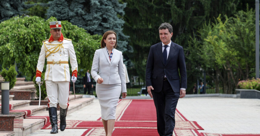 Maia Sandu solicită ajutor din partea României pentru a contracara amenințările cibernetice înainte de alegerile de toamnă. 1 maia sandu cere sprijin din romania pentru a respinge atacurile cibernetice inaintea alegerilor din toamna 684851d53e8da