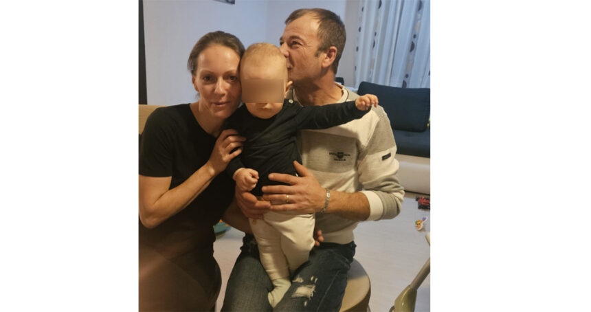 O mamă de un an de zile se zbate pentru a supraviețui. Jandarmul din Tulcea, Sorin Andrici: Să ne unim forțele pentru a proteja această familie! 1 mama unui baietel de un an lupta pentru viata jandarmul tulcean sorin andrici hai sa fim impreuna scutul acestei familii 684e8d84d6806