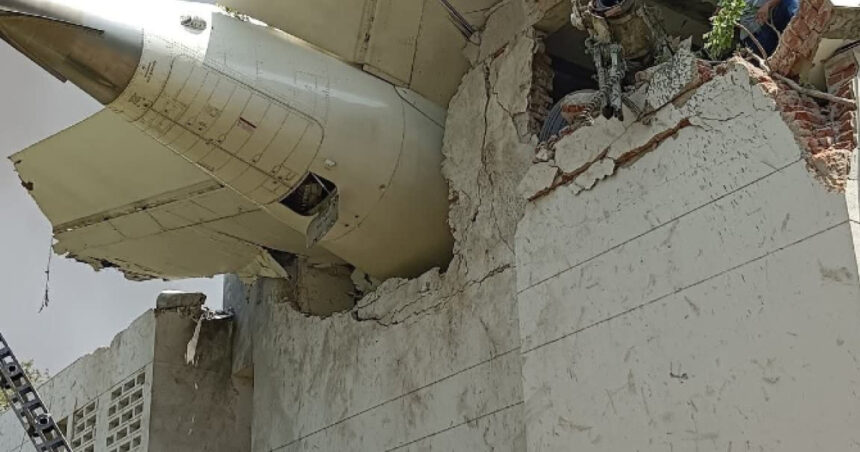 Povești tulburătoare din Ahmedabad, după tragedia prăbușirii avionului Air India: „Fiul meu a sărit de la etajul 2 pentru a supraviețui” 1 marturii cutremuratoare din ahmedabad unde avionul air india s a prabusit fiul meu a sarit de la etajul 2 pentru a se salva 684ace2720284
