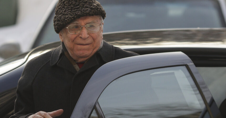 „Experții spitalului SRI dezvăluie că Ion Iliescu beneficiază de o terapie complexă. Cum se află fostul președinte?” 1 medicii de la spitalul sri spun ca ii administreaza lui ion iliescu un tratament complex care e starea fostului presedinte 684a85cca394c