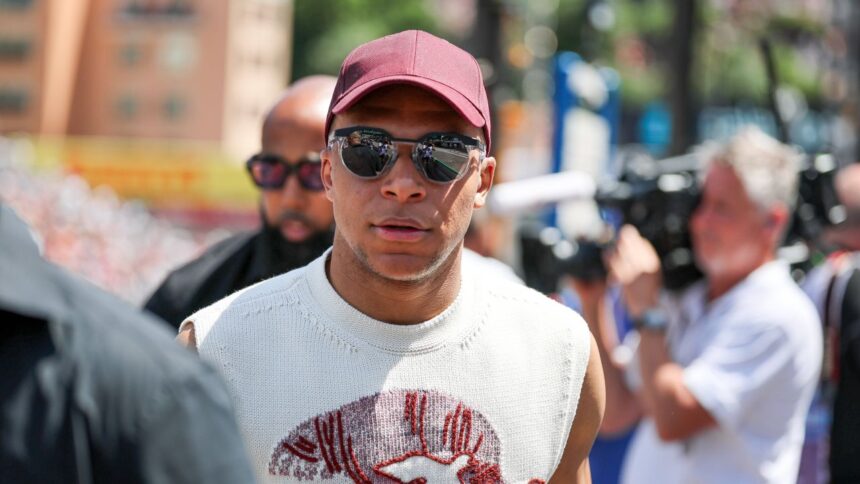 Decizia medicilor de la Real Madrid cu privire la Mbappe: Ce urmează pentru starul francez în cadrul Mondialului Cluburilor? 1 medicii lui real madrid au luat decizia in privinta lui mbappe ce se intampla cu starul francez la mondialul cluburilor voyo si pro tv 6856dee05f535