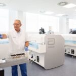 MedLife deschide porțile unui laborator de vârf în Brașov, cu o investiție de peste 2 milioane de euro 2 medlife a inaugurat un laborator automatizat in brasov investitie de peste 2 milioane euro 685183528b6d6