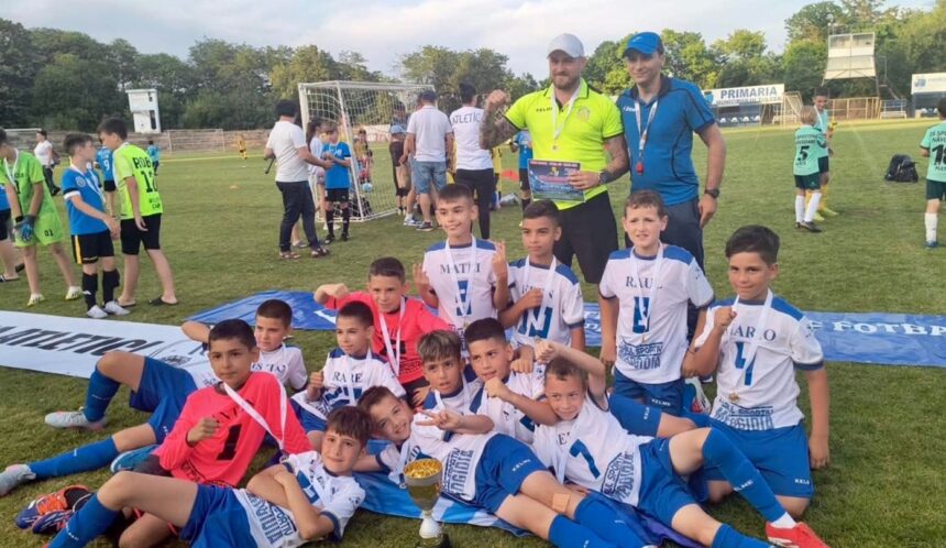Micii talente de la CS Medgidia au triumfat la „Trofeul Tulcea” 1 micii fotbalisti de la cs medgidia au cucerit trofeul la cup tulcea 686260e28960c
