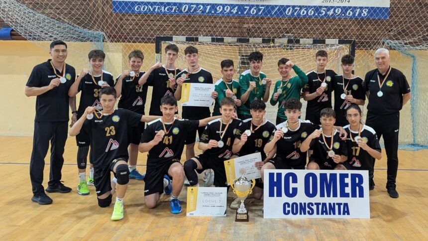 Micuții handbaliști de la HC Omer au strălucit la Campionatul Național de juniori 3, aducând acasă medaliile de argint! 1 micii handbalisti de la hc omer au cucerit medaliile de argint ale campionatul national de juniori 3 683d7de0b8f2b